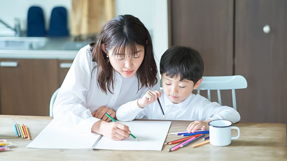 日本人初のノーベル賞、物理学者の湯川秀樹は、家族の中で目立たない存在だった。親は子どもの希望を聞けても、進路を決めることはできない  悩める時の百冊百話｜教養｜婦人公論.jp