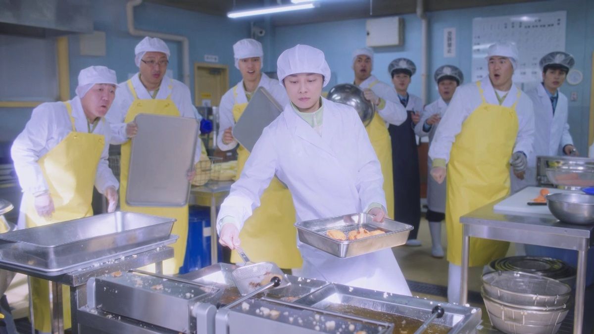 小池栄子主演『ムショラン三ツ星』初回あらすじ。男子刑務所の管理栄養士に転職した葉子。受刑者たちに直接指導することになり…<ネタバレあり> ドラマ『 ムショラン三ツ星』|芸能|婦人公論.jp