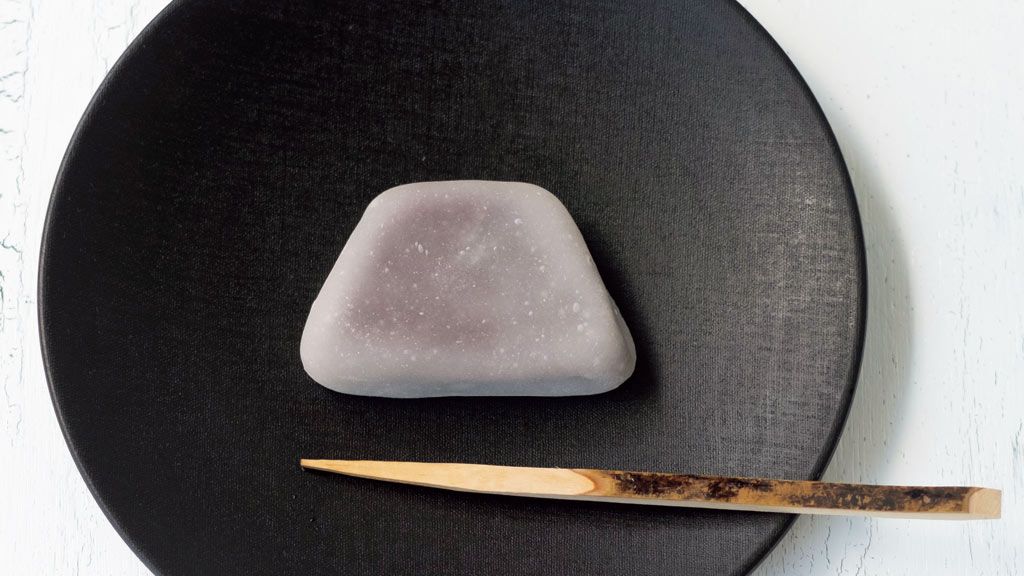 宮 純銀袴腰銚子 （京の菓子】宮中の年の瀬の慌ただしい情景を
