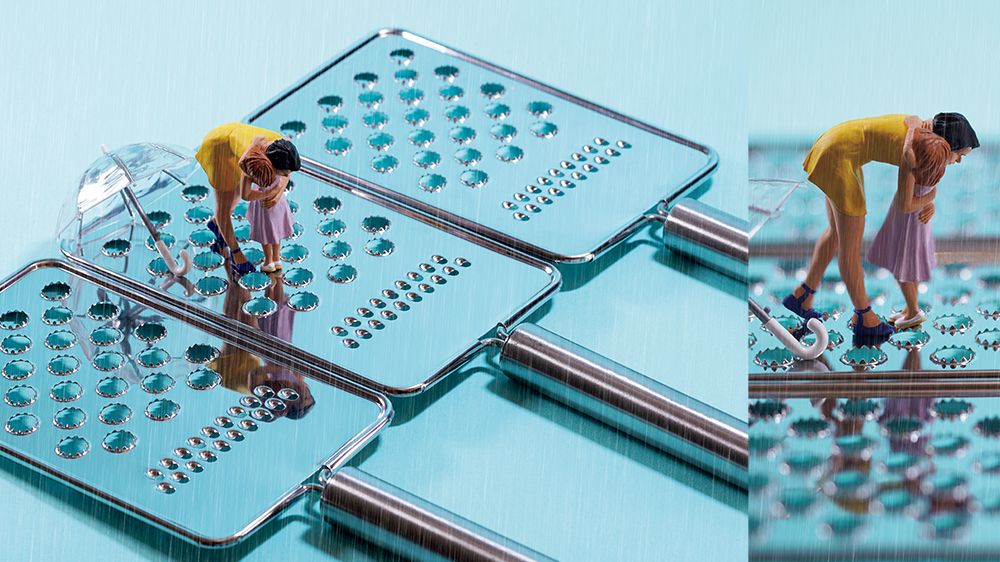 田中達也「大根おろし器の凹凸で雨の跳ね返りを表現。どしゃぶりの中