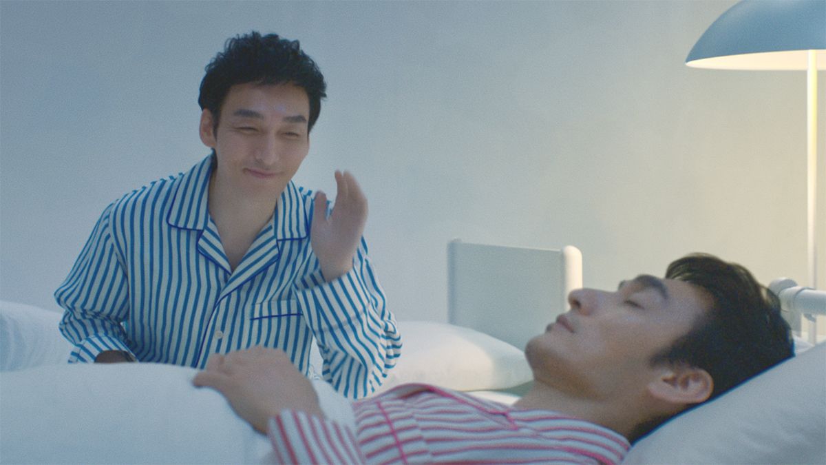 草なぎ剛さん「アテント 夜1枚安心シリーズ」新CMに出演。介護する人
