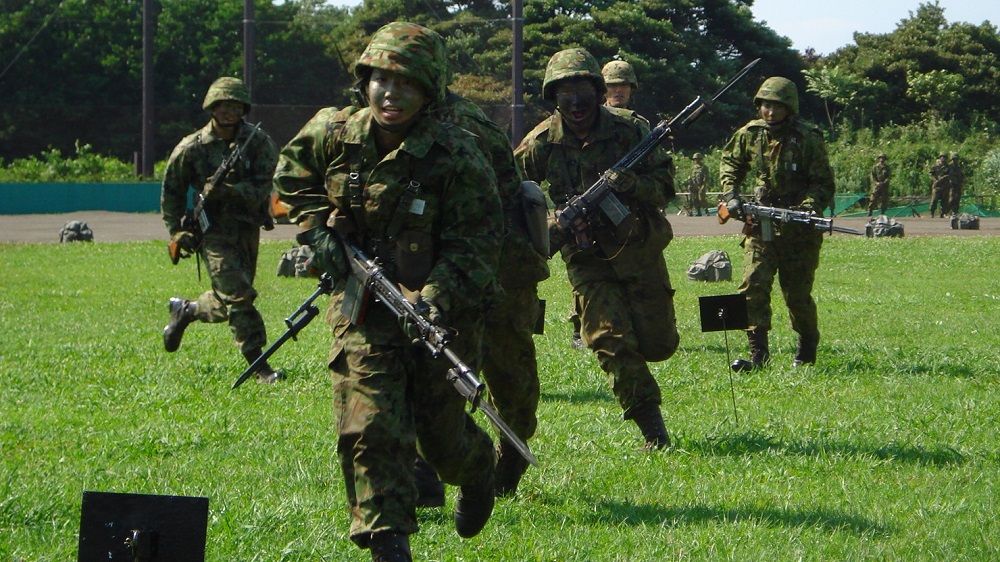 女子一期生誕生から約30年 圧倒的男性組織の防衛大学校が女子入校を認めた理由は やむをえず だった 河野太郎氏が評価した 防大女子 の現在地 話題 婦人公論 Jp