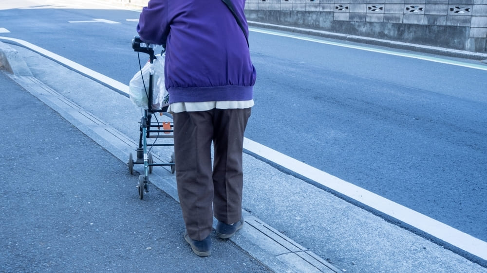 ボーッと「ペタペタ歩き」をしていませんか？83歳・保健学博士「大切