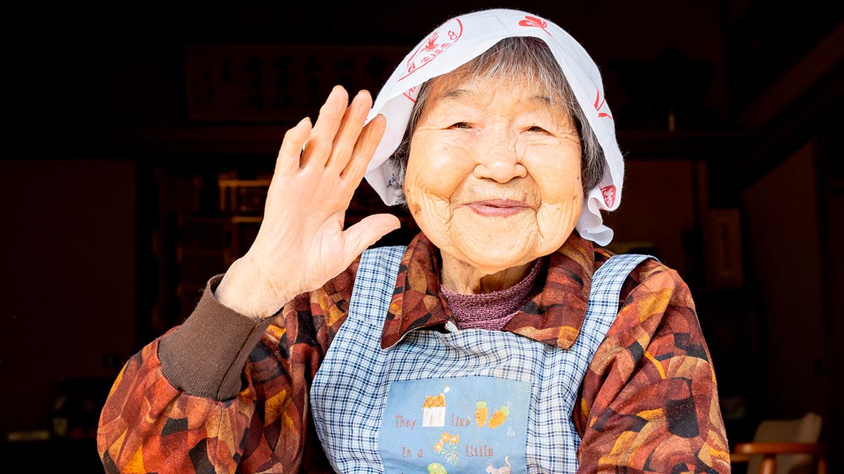 （3ページ目）103歳、尾道での一人暮らし。デイサービスで元気に歌い、お昼にはラーメン。慣れない全自動洗濯機を1日おきに動かして 『102歳