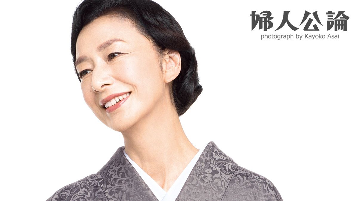 (2ページ目)高橋惠子「0歳から21歳まで6人の孫と娘夫婦、75歳の夫が身近にいるので、人が生まれ老いていく過程がよくわかります」 表紙のひと ...