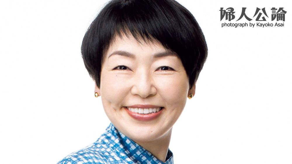 小林聡美 若い頃は遠慮していた よけいなお世話 でも 伝えないで後悔するよりいいじゃない 表紙のひと 変化を面白がる 芸能 婦人公論 Jp
