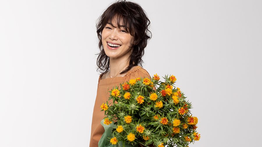 今井美樹 59歳の今、60代の役割を考えている。「紅花」とのご縁を『お